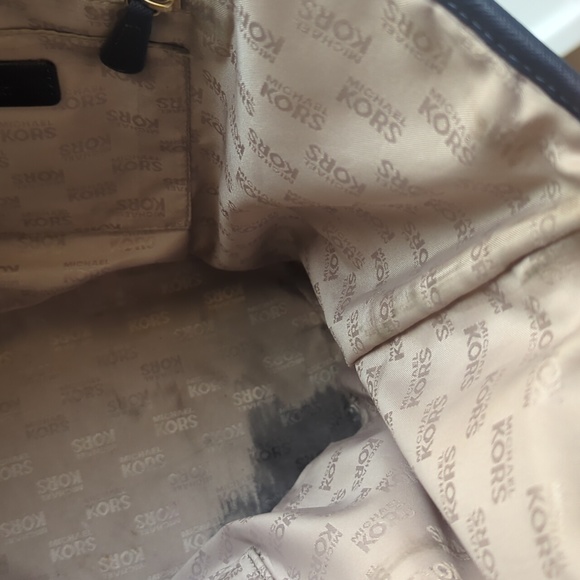 Michael Kors Jet Set Tote - Picture 11 of 12